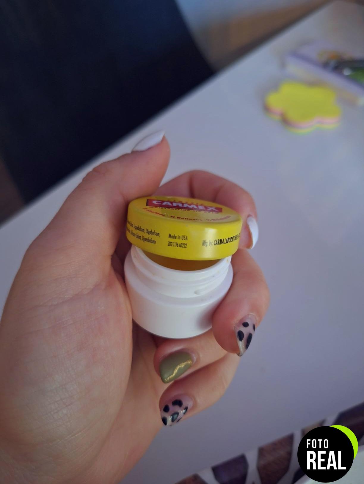 carmex-balsamo-labial-clasico-15spf-75g-foto-1