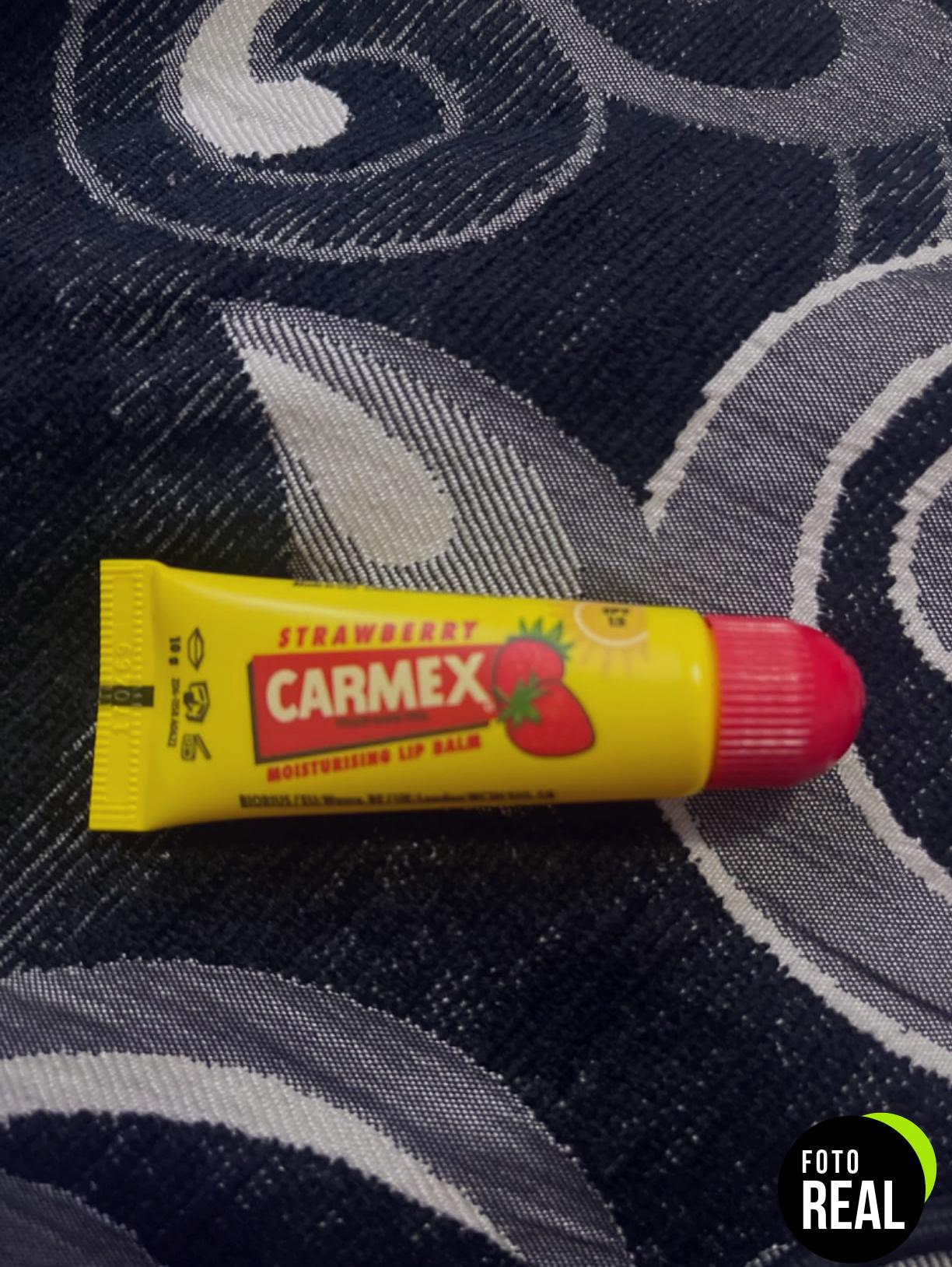 carmex-fresa-labial-15spf-10g-foto-1