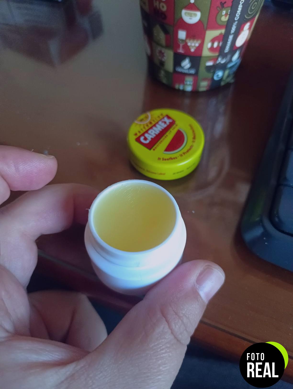 carmex-fresa-labial-15spf-10g-foto-2