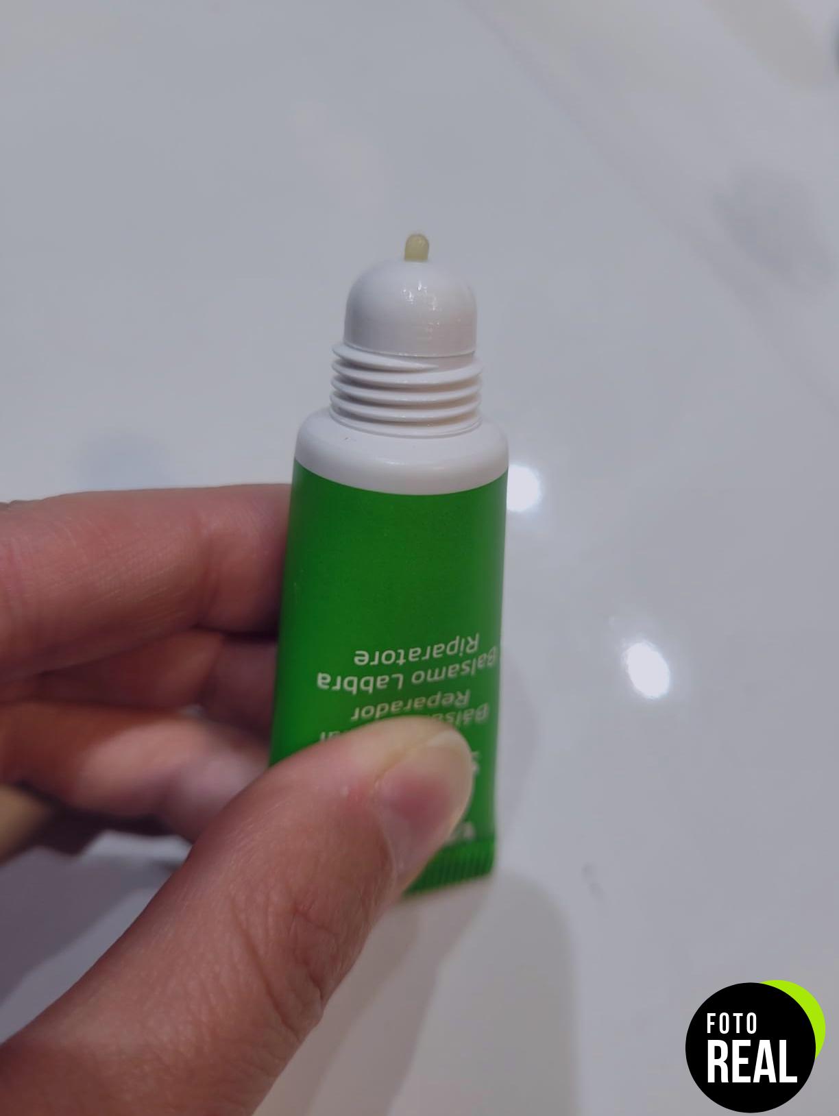 weleda-skin-food-labial-balsamo-reparador-foto-1