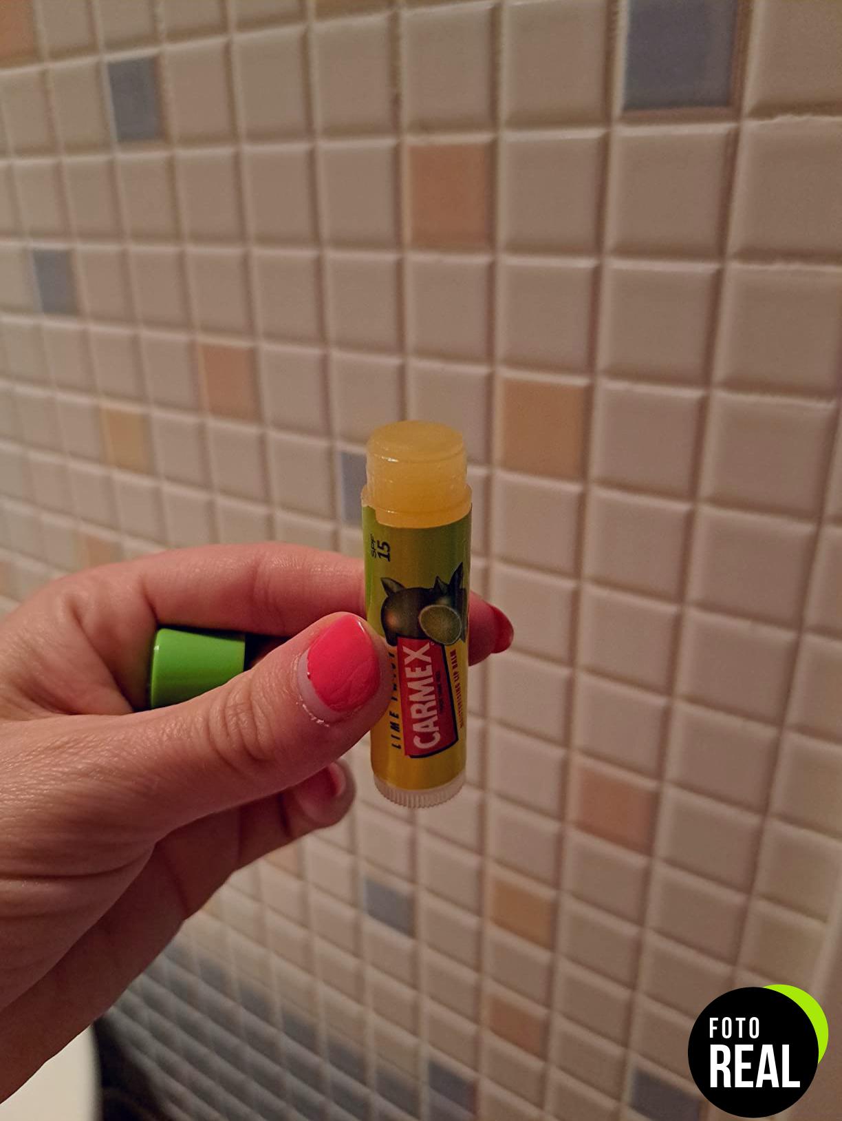 carmex-balsamo-labial-limon-spf15-foto-3
